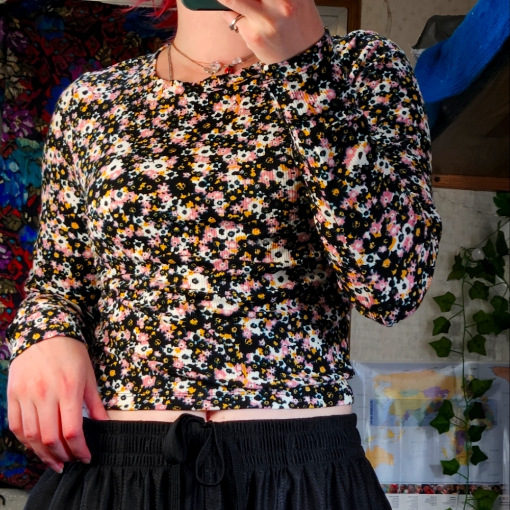 FLORAL LONGSLEEVE CROPTOP